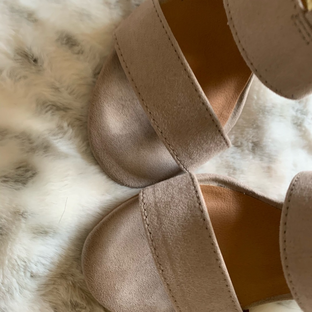 Heels - Picture 2 of 4